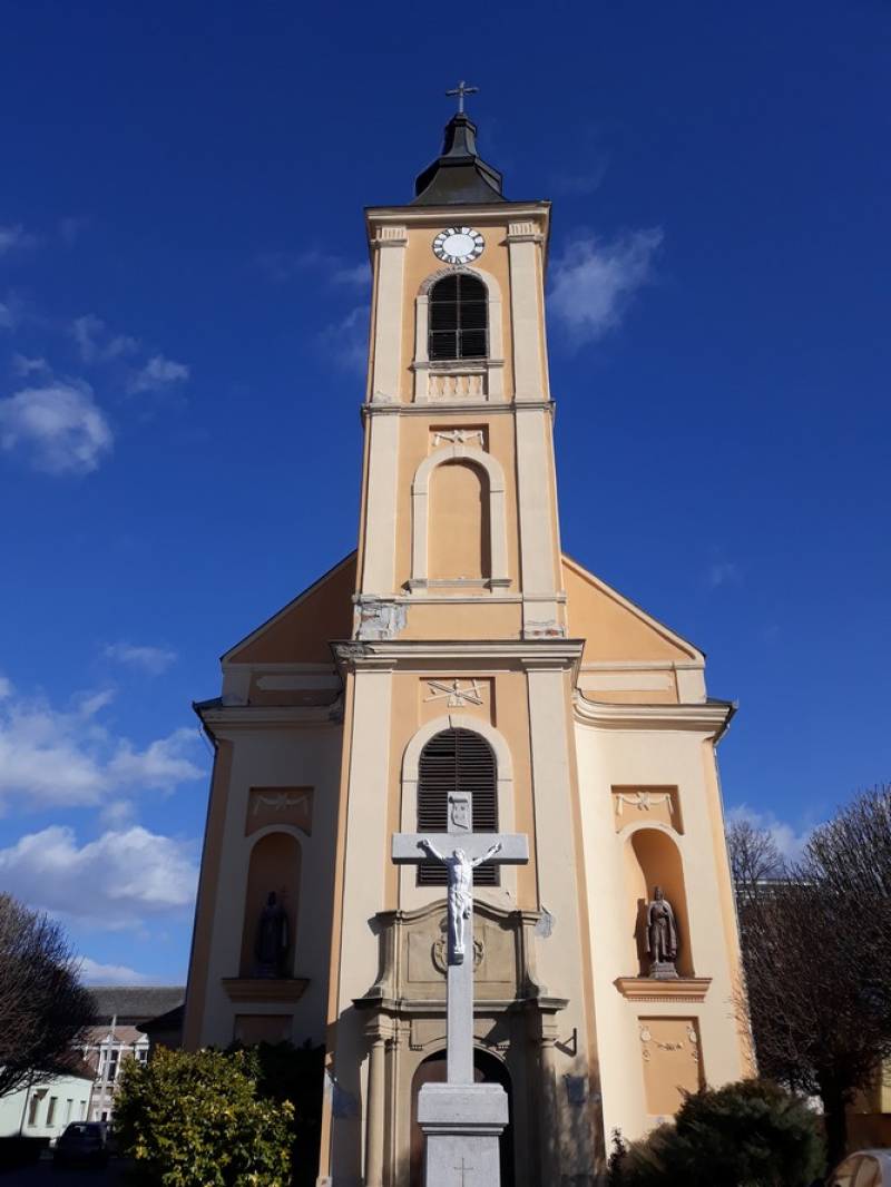 Mohacs-ls2_Szent Mihaly templom .jpg